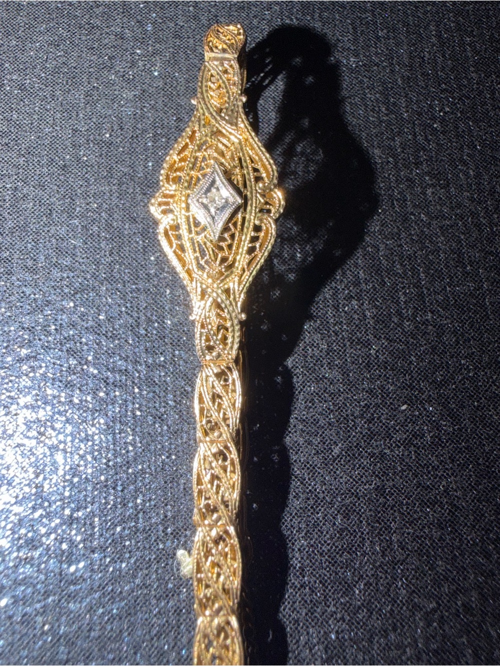 1920’s Vintage Elegant gold filigree bracelet w/ a clear, diamond center accent. - Picture 11 of 12